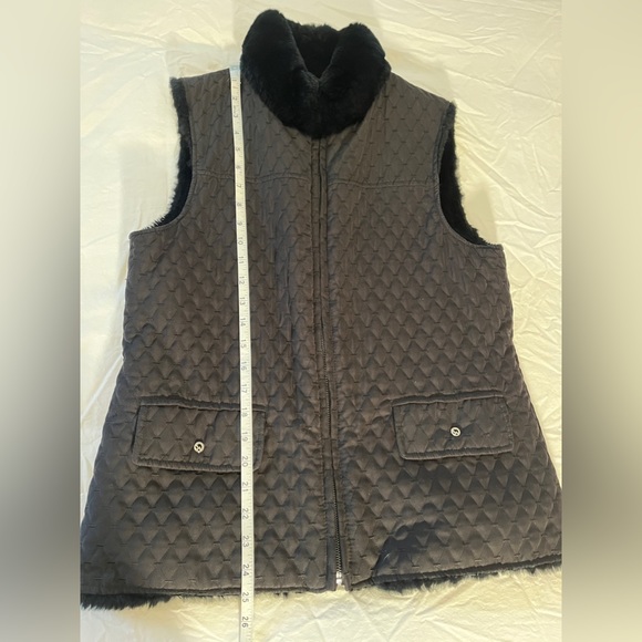 St.John Fur Silk Vest. Reversible. Size Medium. Stunning! - Picture 9 of 10